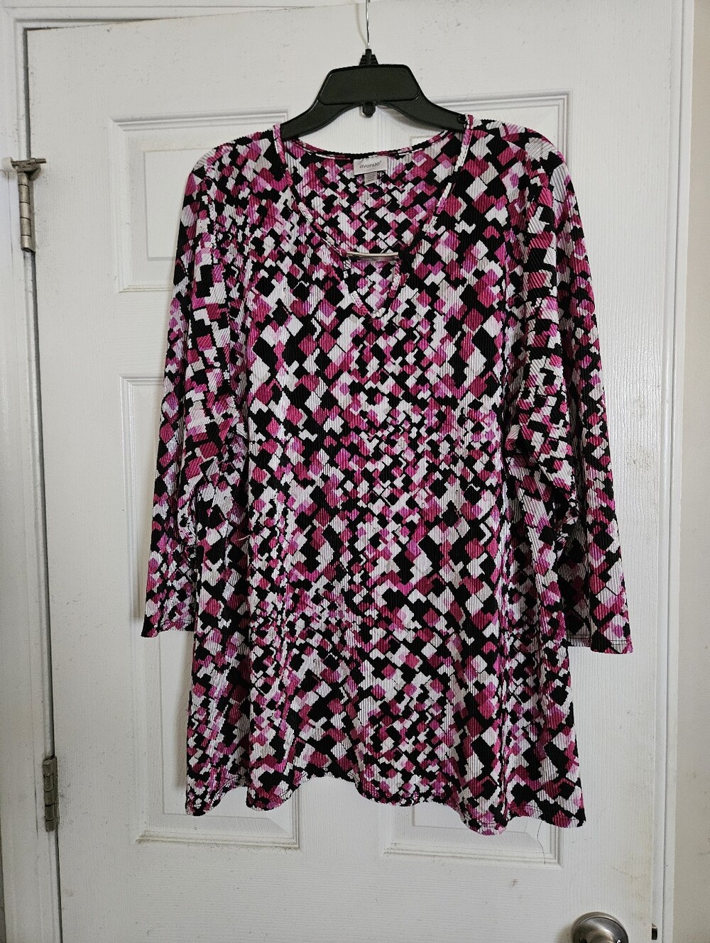 Avenue Pink Black White Geometric Long-Sleeve Tunic
